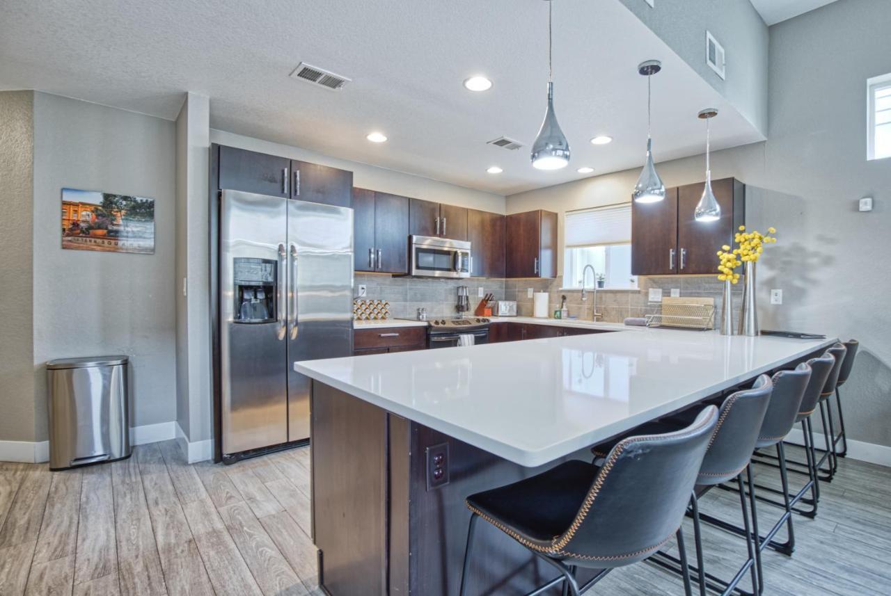 Modern Townhome Near Old Town, Breweries, & River! Форт-Коллінс Екстер'єр фото